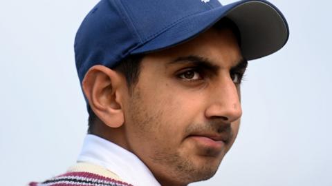 Somerset bowler Shoaib Bashir signs a contract extension that will keep him at the club until at least the end of 2025.