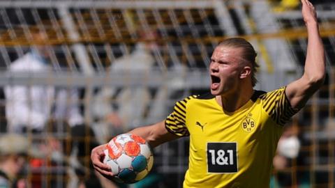 Erling Haaland celebrates