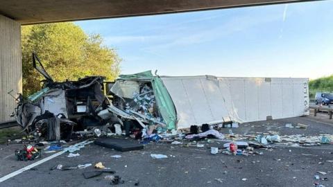 M40 junction 9, Bicester HGV crash