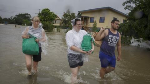 Townsville residents evacuate on Feb 3