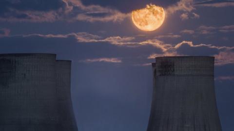 Blue supermoon captured rising over Ratcliffe-on-Soar Power Station
