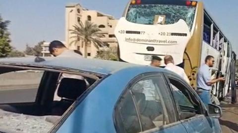 Bomb targets tourist bus in Egypt
