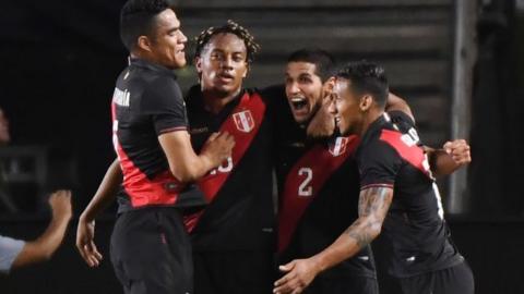 Peru celebrate late goal against Brazil