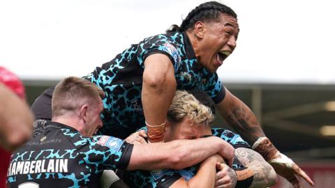 Leigh Leopards set up their place in the Challenge Cup semi-final by beating Championship side York City Knights
