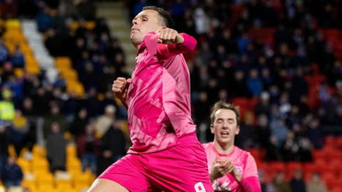 Hearts' Lawrence Shankland celebrates scoring to make it 1-0 during a cinch Premiership match between St Johnstone and Heart of Midlothian at McDiarmid Park