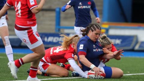 Annaelle Deshayes scores early try for visitors