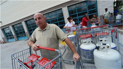 Florida residents stock up before the hurricane arrives