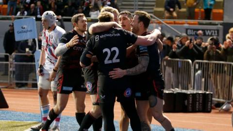 Saracens celebrate Francois Hougaard's try