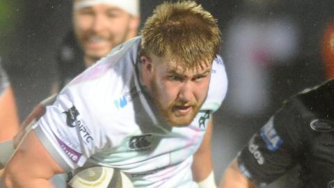 Garyn Phillips charges ahead for Ospreys