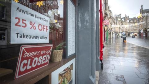 Closed shop in Edinburgh on Boxing Day 2020