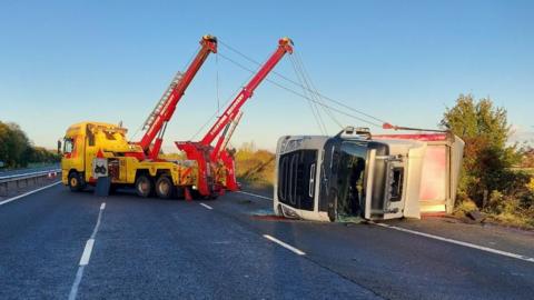 M40 overturned lorry