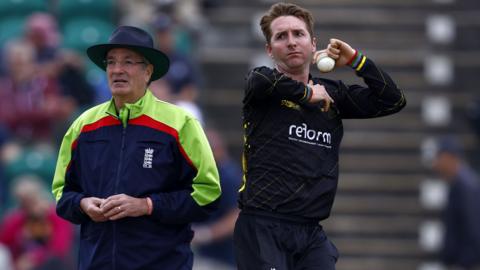 Tom Smith bowling for Gloucestershire