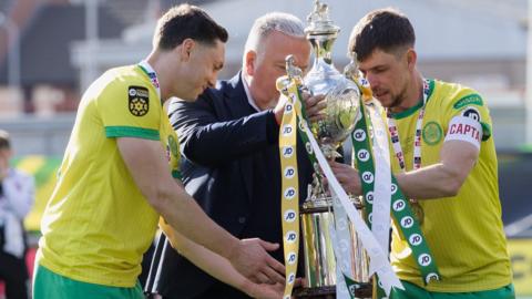 Caernarfon's Danny Gosset and Darren Thomas with the Welsh Cup