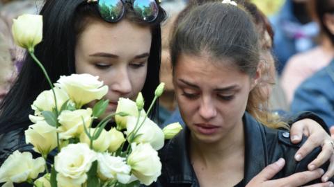 Girls mourning in Kerch, 18 Oct 18