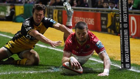 Diarmuid Kilgallen scores for Munster against Dragons