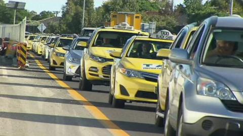 A line of taxis cause traffic chaos