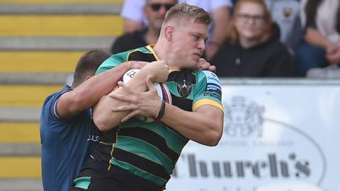 Tom Pearson crosses for a try against Doncaster Knights