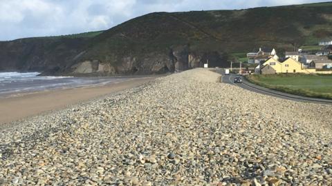 Photo of the shingle bank at Newgale