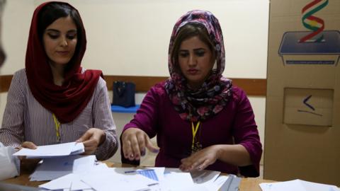 Kurdish electoral officials count votes from an independence referendum in Irbil, northern Iraq (25 September 2017)