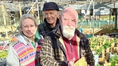 Volunteers building the Bee Cafe planters