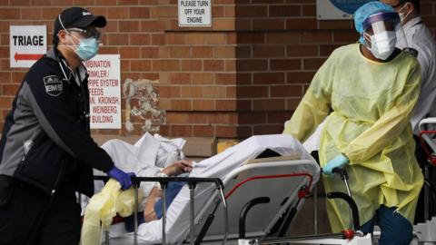 Medics with coronavirus patients in Brooklyn, 7 Apr 20