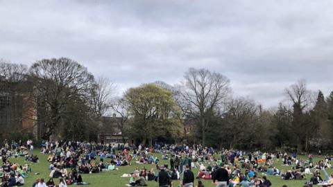 Crowds in Botanic Gardens