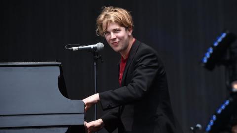 Tom Odell playing the piano