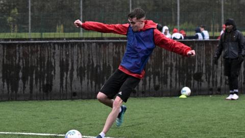 Callum Davidson dribbling the ball