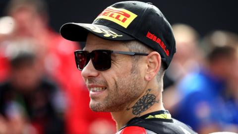 Alvaro Bautista edged closer to retaining his World Superbike title