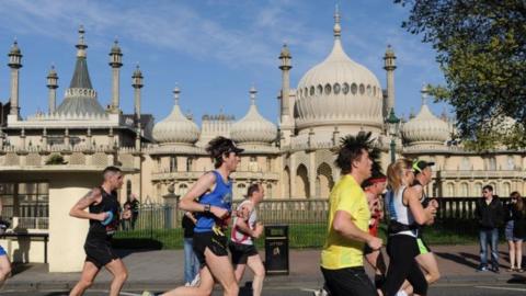 Brighton marathon runners