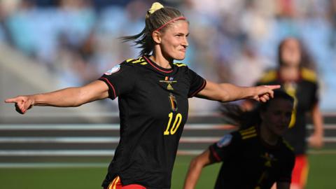 Belgium's Justine Vanhaevermaet (centre)