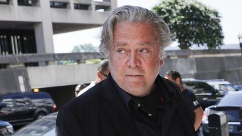 Image shows Steve Bannon arriving at court