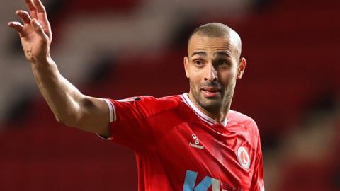 Darren Pratley in action for Charlton