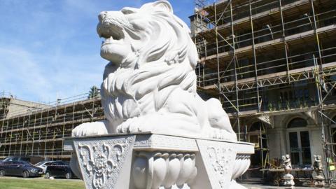 Lion statue outside Plas Glynllifon