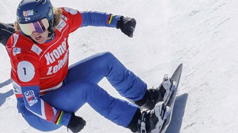 Charlotte Bankes competing in World Cup women's snowboard cross