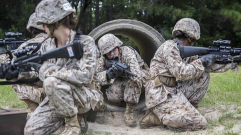 the-women-taking-a-gruelling-test-to-be-us-marines-bbc-news