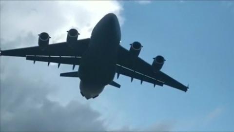 Plane flies low over city