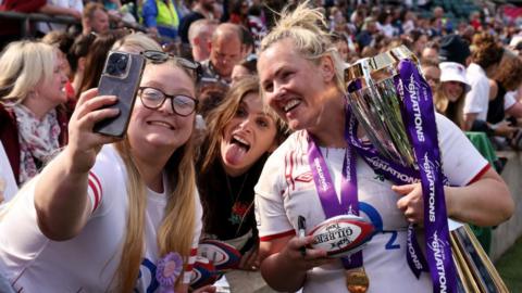 Marlie Packer holds the Women's Six Nations trophy