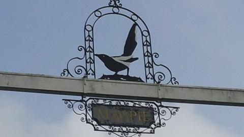 Magpie pub sign, Stonham Parva