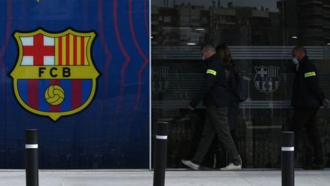 Police officers enter Barcelona's club offices