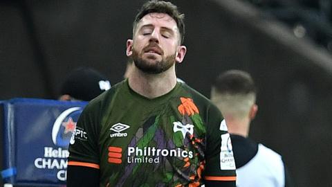Alex Cuthbert reacts to his sin-binning