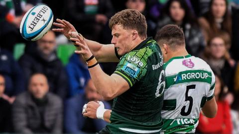 Cian Prendergast wins a lineout for Connacht