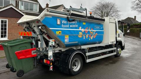 Food waste collection truck