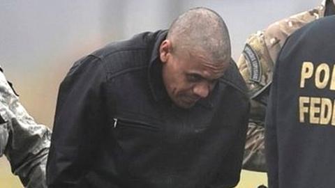 Federal Police agents escort Adelio Bispo de Oliveira, suspected of stabbing Brazilian presidential candidate Jair Bolsonaro, to transfer him to a federal prison in Campo Grande, Mato Grosso state, at Francisco Alvares de Assis airport in Juiz de Fora, Brazil, September 8, 2018.