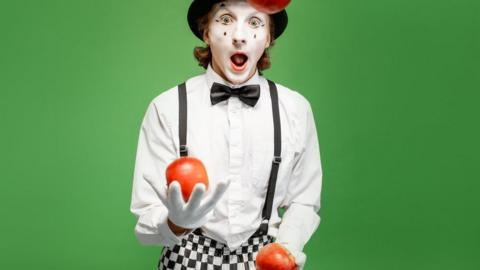 Mime juggling apples