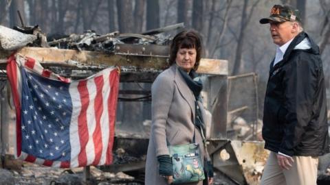 US President Donald Trump and Paradise Mayor Jody Jones view wildfire damage in Paradise