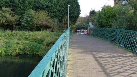 Russell Street Bridge