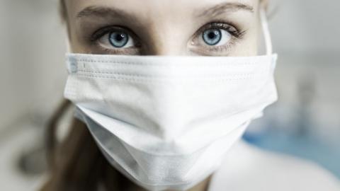 Woman wearing a standard surgical mask