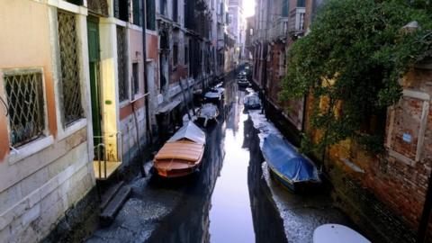 Low water levels in Venice