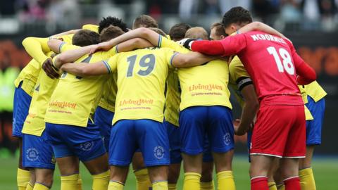 Solihull Moors players in a huddle at the London Stadium